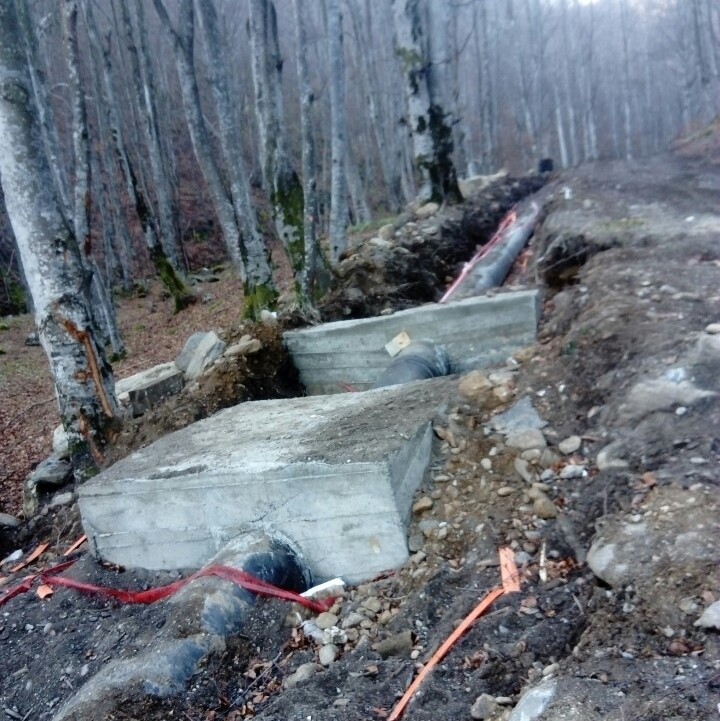 Samokovska reka 1 pipes going through the National Park